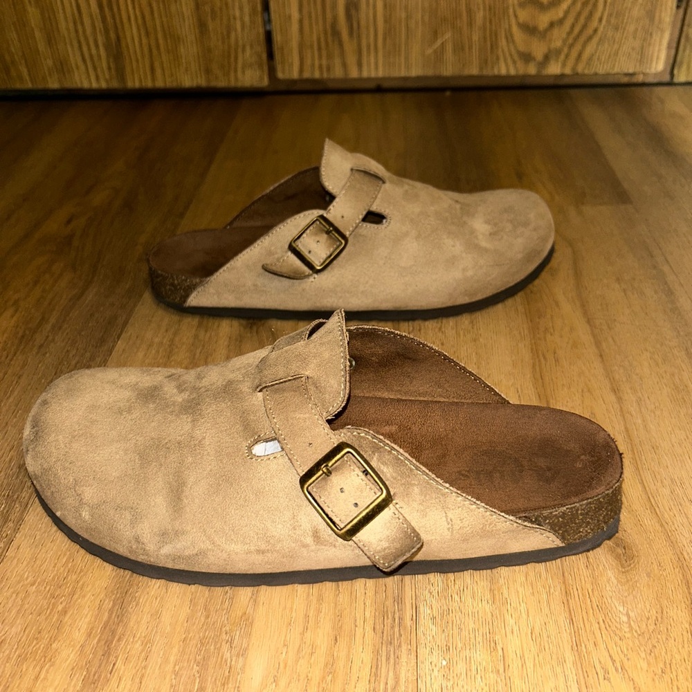 Cliffs by White Mountain Tan suede Women Mules Slip-On Footwear Us Size: 9M